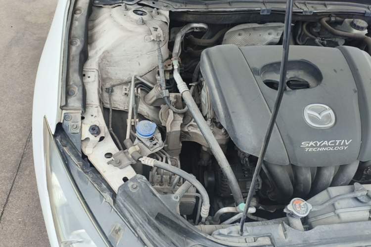 Used Mazda 3 Axela 2014 Sedan 1.5L Manual Comfort Model Engine Bay Right