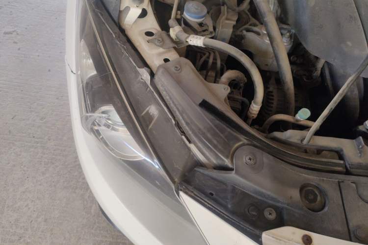 Used Mazda 3 Axela 2014 Sedan 1.5L Automatic Comfort Model Engine Bay Right