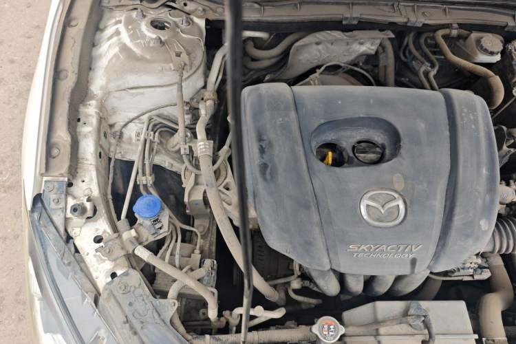 Used Mazda 3 Axela 2014 Sedan 1.5L Manual Comfort Model Engine Bay Right
