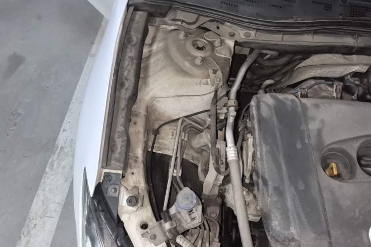 Used Mazda 3 Axela 2014 Sedan 2.0L Automatic Sport Model Engine Bay Right