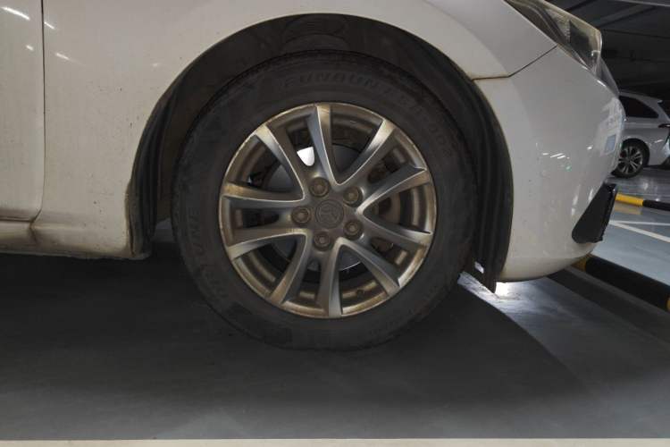 Used Mazda 3 Axela 2014 Sedan 1.5L Automatic Luxury Model Exterior 1