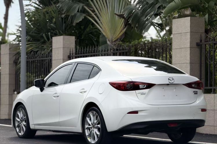 Used Mazda 3 Axela 2014 Sedan 2.0L Automatic Sport Model Exterior 1