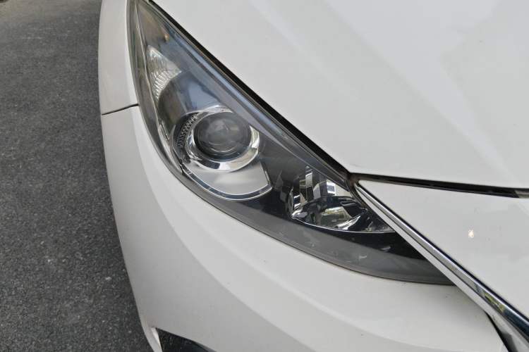 Used Mazda 3 Axela 2014 Sedan 1.5L Manual Comfort Model Exterior 1