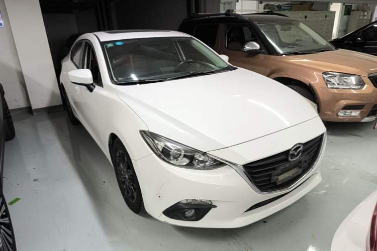 Used Mazda 3 Axela 2014 Sedan 1.5L Automatic Luxury Model Exterior 1