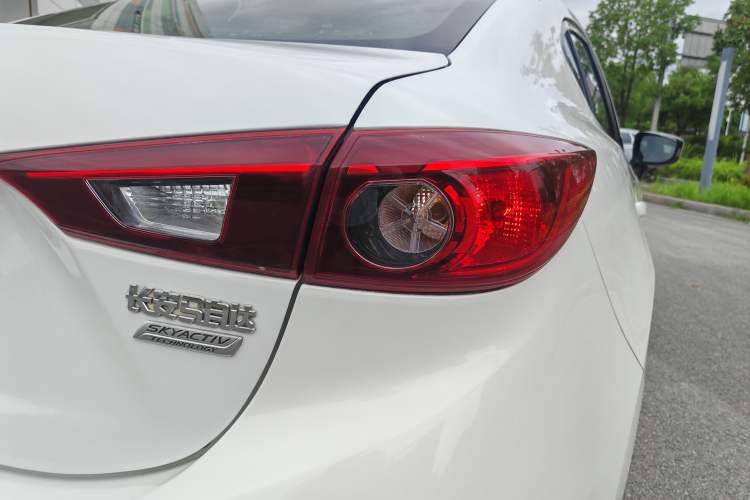 Used Mazda 3 Axela 2014 Sedan 1.5L Automatic Comfort Model Exterior 10