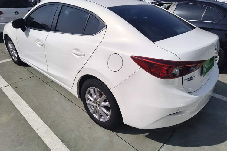 Used Mazda 3 Axela 2014 Sedan 1.5L Automatic Luxury Model Exterior 2