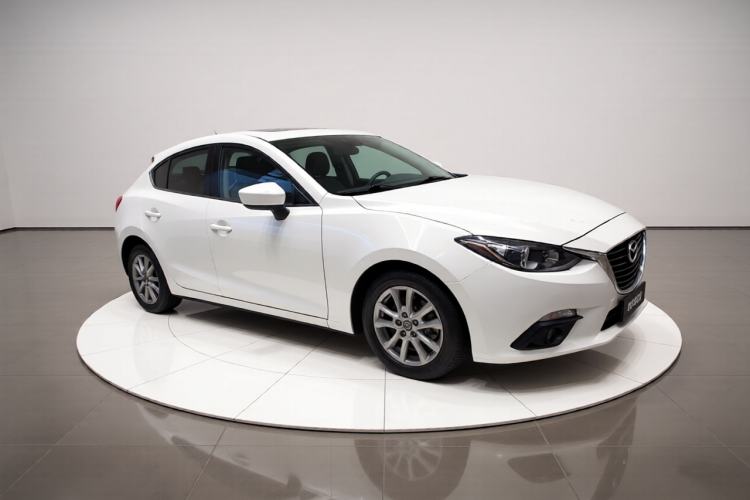 Used Mazda 3 Axela 2014 Hatchback 1.5L Automatic Luxury Model Exterior 2