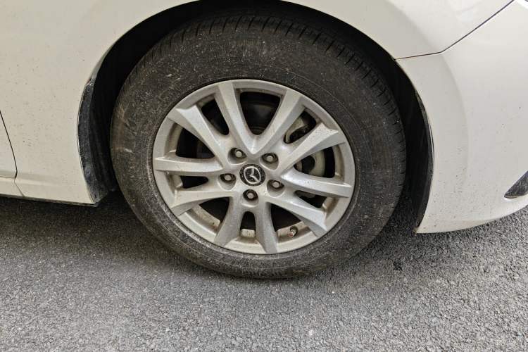 Used Mazda 3 Axela 2014 Sedan 1.5L Manual Comfort Model Exterior 2