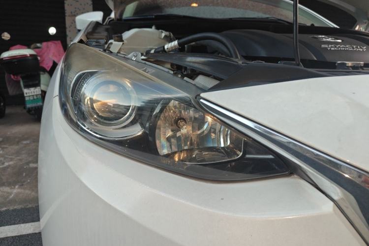 Used Mazda 3 Axela 2014 Hatchback 1.5L Manual Comfort Model Exterior 3