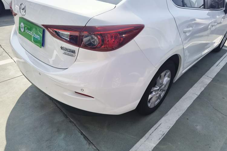 Used Mazda 3 Axela 2014 Sedan 1.5L Automatic Luxury Model Exterior 3