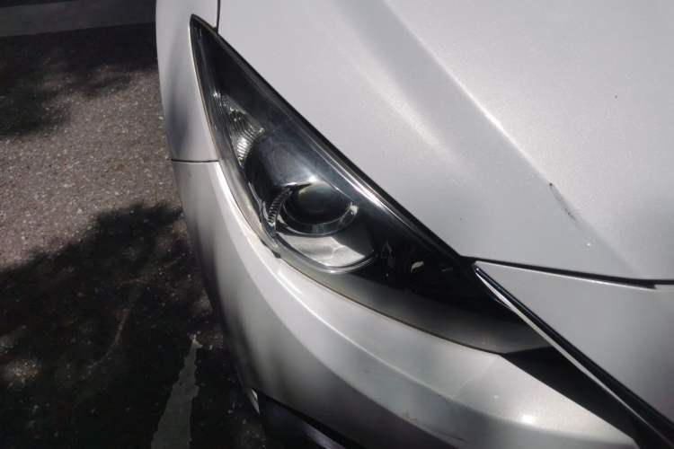 Used Mazda 3 Axela 2014 Sedan 1.5L Automatic Luxury Model Exterior 3