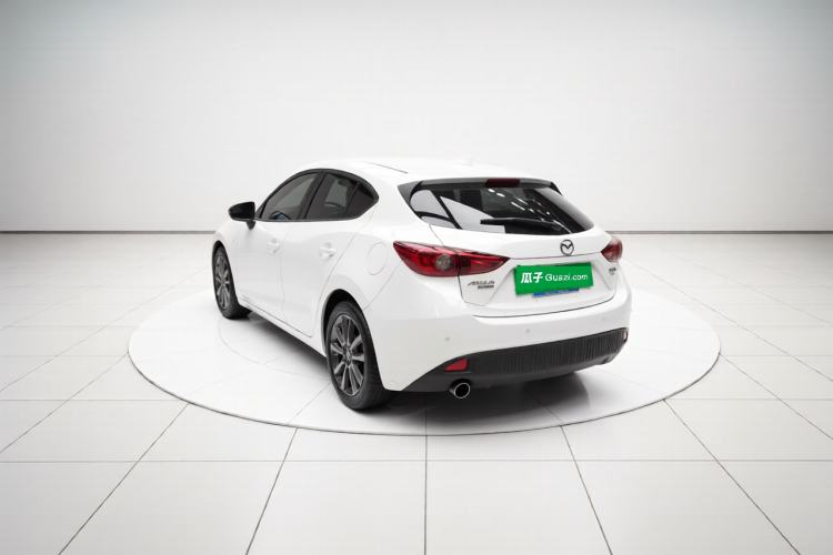 Used Mazda 3 Axela 2014 Hatchback 1.5L Automatic Luxury Model Exterior 3