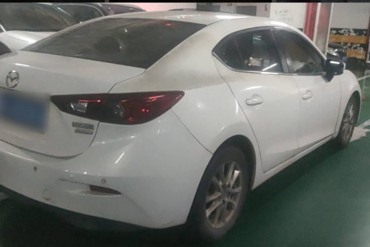 Used Mazda 3 Axela 2014 Sedan 1.5L Automatic Luxury Model Exterior 3