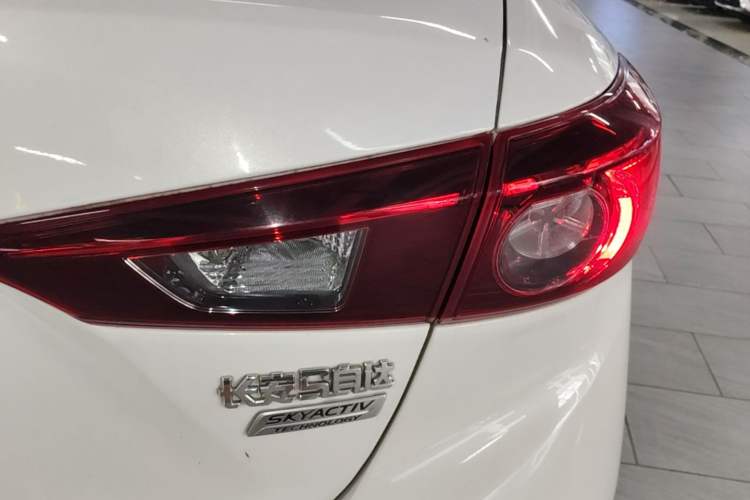 Used Mazda 3 Axela 2014 Sedan 1.5L Automatic Comfort Model Exterior 3