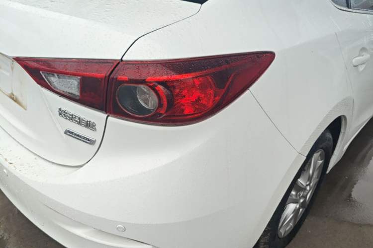 Used Mazda 3 Axela 2014 Sedan 1.5L Automatic Comfort Model Exterior 3