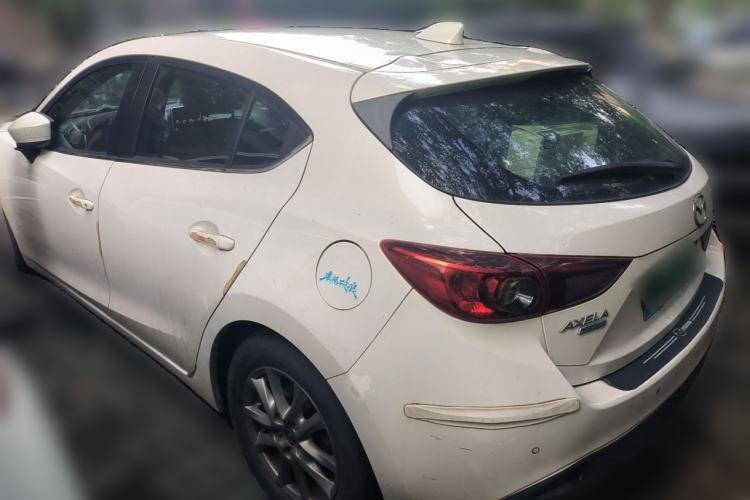 Used Mazda 3 Axela 2014 Hatchback 1.5L Automatic Luxury Model Exterior 3