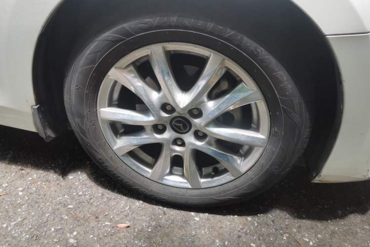 Used Mazda 3 Axela 2014 Sedan 1.5L Automatic Luxury Model Exterior 4