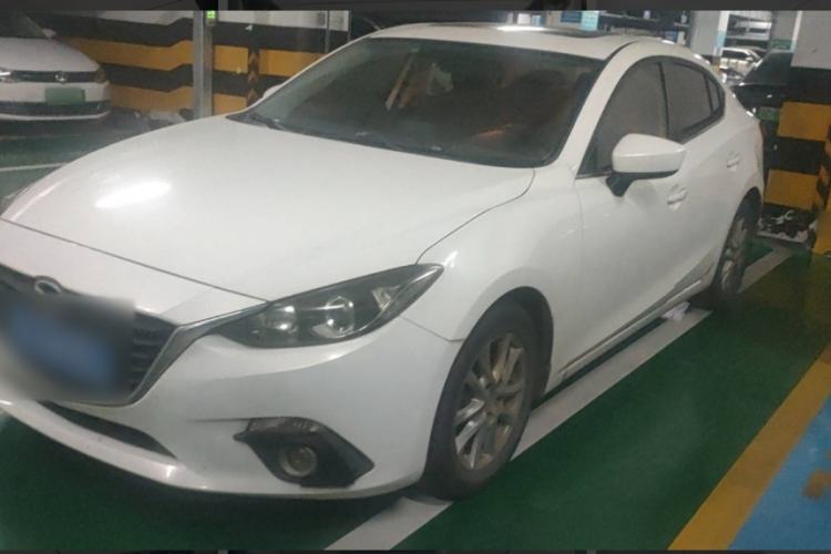 Used Mazda 3 Axela 2014 Sedan 1.5L Automatic Luxury Model Exterior 4