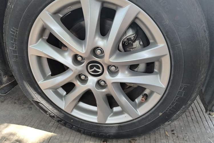 Used Mazda 3 Axela 2014 Sedan 1.5L Automatic Luxury Model Exterior 4