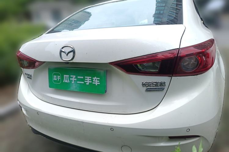 Used Mazda 3 Axela 2014 Sedan 1.5L Automatic Luxury Model Exterior 4