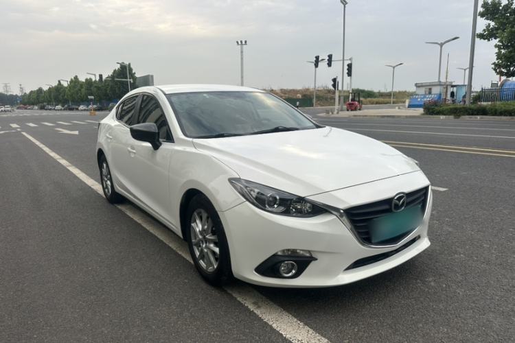Used Mazda 3 Axela 2014 Sedan 1.5L Manual Comfort Model Exterior 4
