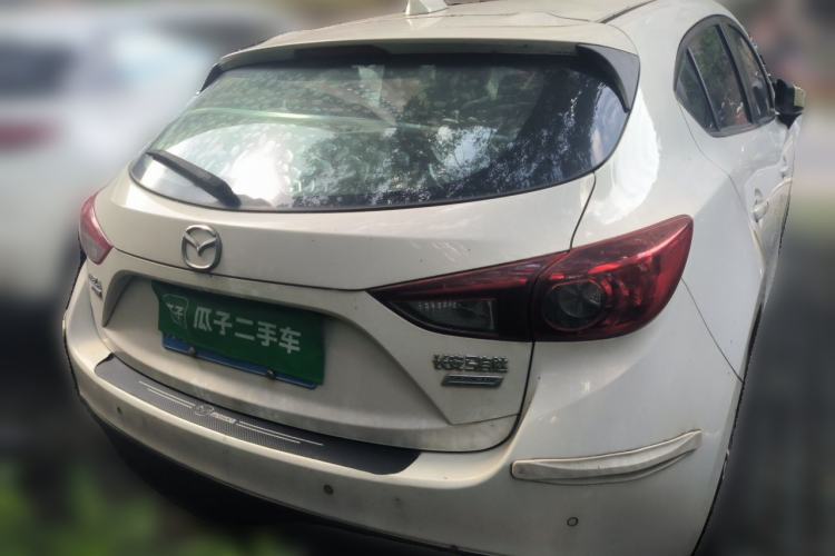 Used Mazda 3 Axela 2014 Hatchback 1.5L Automatic Luxury Model Exterior 4