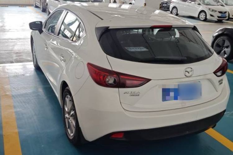Used Mazda 3 Axela 2014 Hatchback 1.5L Manual Comfort Model Exterior 5
