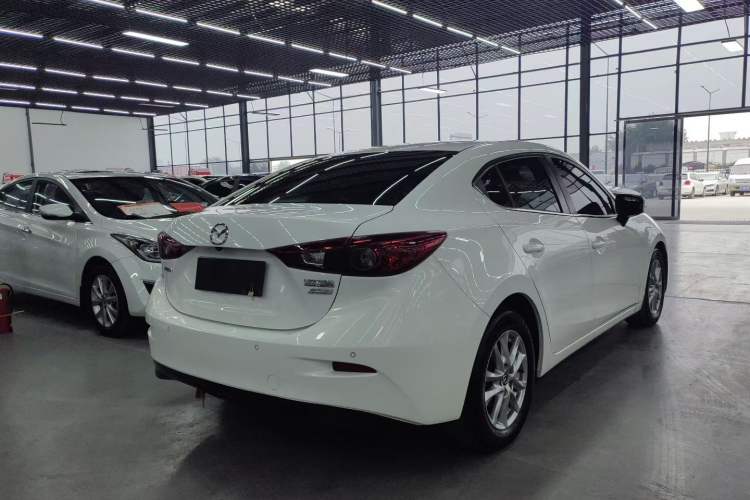 Used Mazda 3 Axela 2014 Sedan 1.5L Automatic Luxury Model Exterior 5