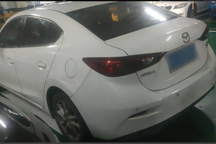 Used Mazda 3 Axela 2014 Sedan 1.5L Automatic Luxury Model Exterior 5