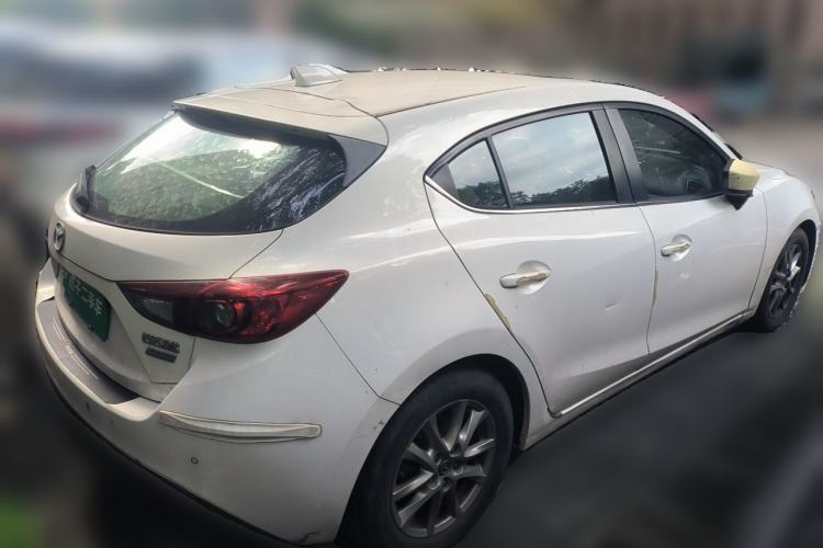 Used Mazda 3 Axela 2014 Hatchback 1.5L Automatic Luxury Model Exterior 5