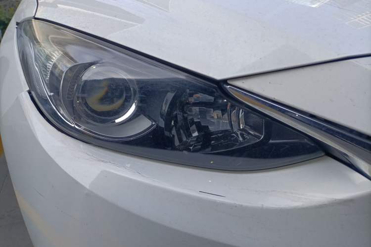 Used Mazda 3 Axela 2014 Sedan 1.5L Manual Comfort Model Exterior 6