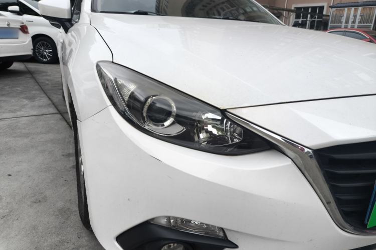 Used Mazda 3 Axela 2014 Sedan 1.5L Automatic Luxury Model Exterior 6