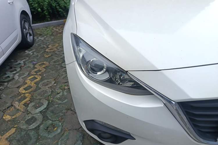 Used Mazda 3 Axela 2014 Sedan 1.5L Automatic Luxury Model Exterior 6