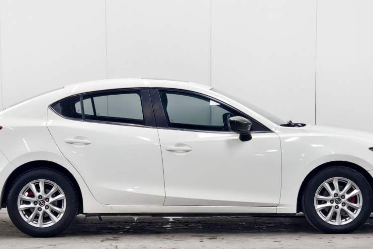 Used Mazda 3 Axela 2014 Sedan 1.5L Automatic Luxury Model Exterior 6