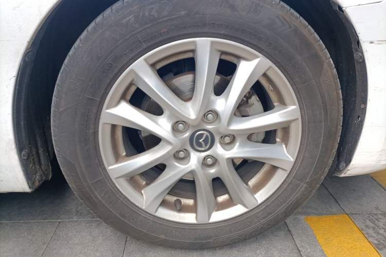 Used Mazda 3 Axela 2014 Sedan 1.5L Manual Comfort Model Exterior 7