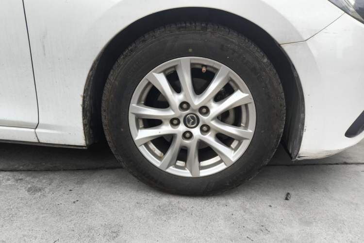 Used Mazda 3 Axela 2014 Sedan 1.5L Automatic Luxury Model Exterior 7