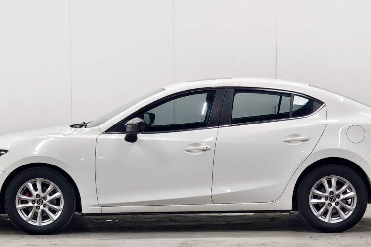 Used Mazda 3 Axela 2014 Sedan 1.5L Automatic Luxury Model Exterior 7