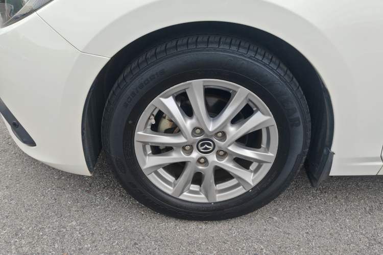 Used Mazda 3 Axela 2014 Sedan 1.5L Automatic Comfort Model Exterior 8