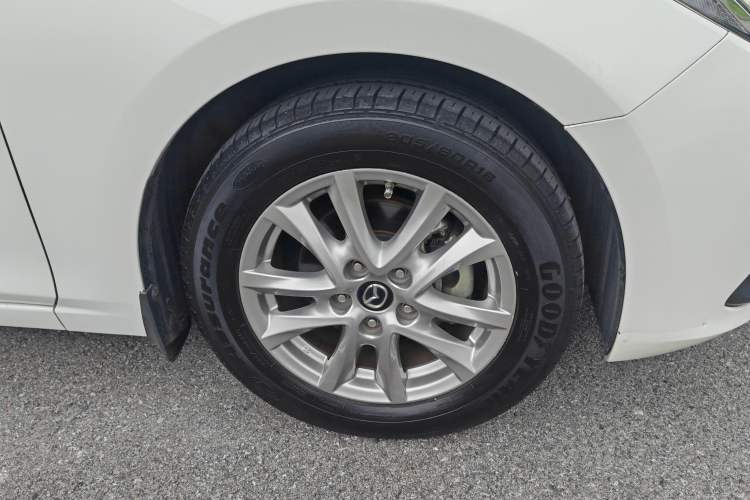 Used Mazda 3 Axela 2014 Sedan 1.5L Automatic Comfort Model Exterior 9