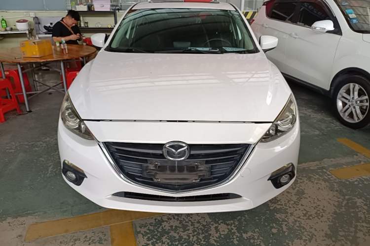 Used Mazda 3 Axela 2014 Sedan 1.5L Automatic Luxury Model Front