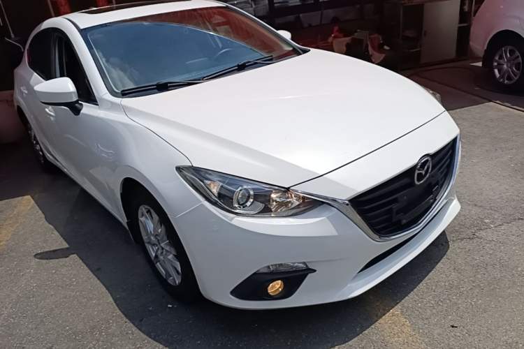 Used Mazda 3 Axela 2014 Hatchback 1.5L Automatic Luxury Model Front Right 45 Deg