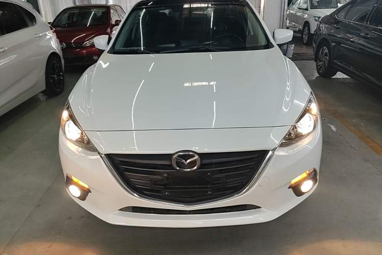 Used Mazda 3 Axela 2014 Sedan 1.5L Automatic Luxury Model Front