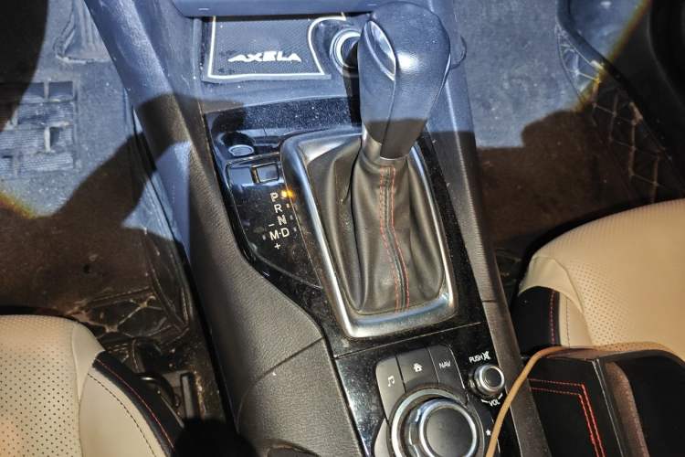 Used Mazda 3 Axela 2014 Sedan 2.0L Automatic Flagship Model Gear Lever