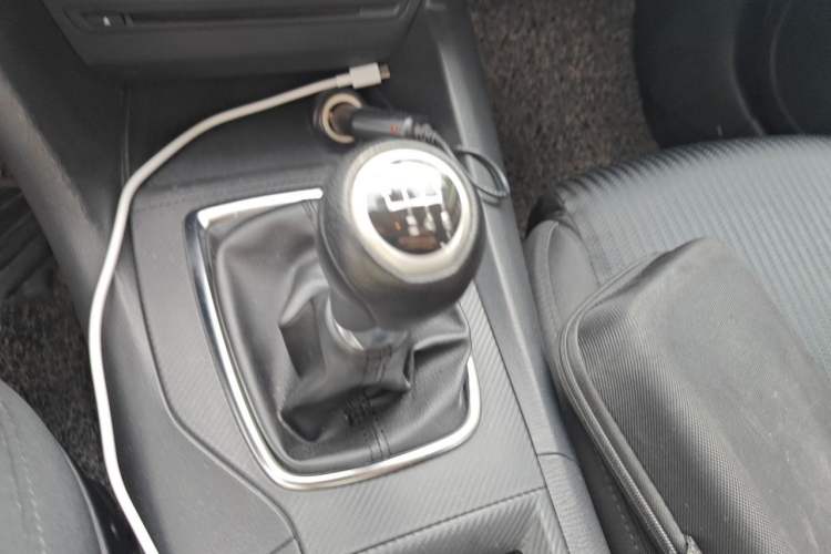 Used Mazda 3 Axela 2014 Sedan 1.5L Manual Comfort Model Gear Lever