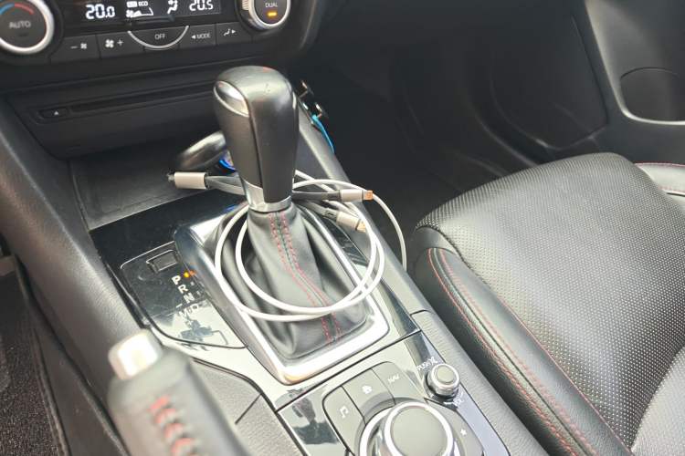 Used Mazda 3 Axela 2014 Hatchback 2.0L Automatic Flagship Model Gear Lever