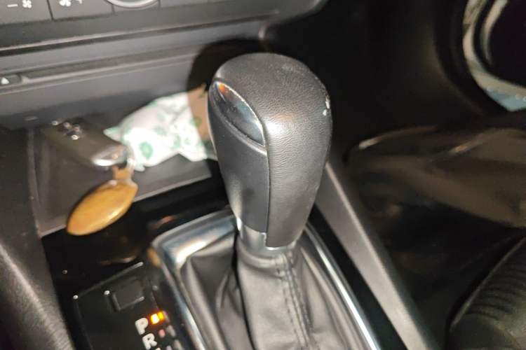 Used Mazda 3 Axela 2014 Hatchback 1.5L Automatic Luxury Model Gear Lever