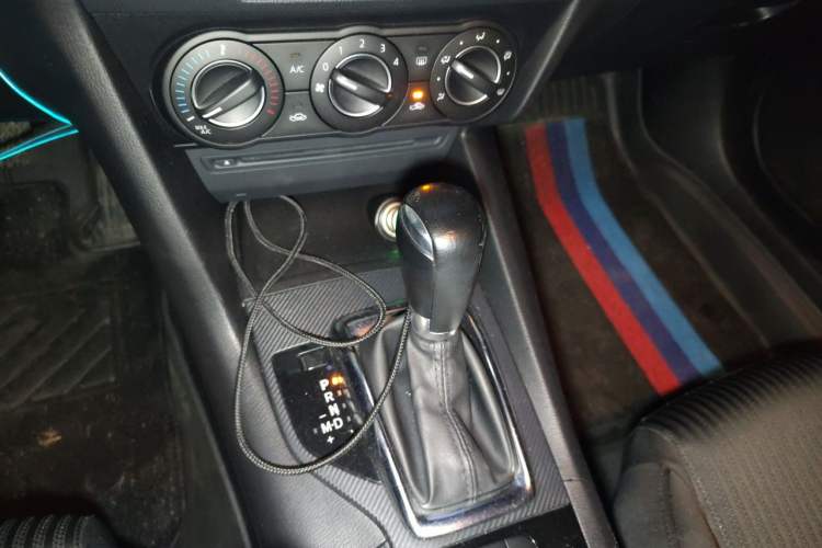Used Mazda 3 Axela 2014 Sedan 1.5L Automatic Comfort Model Gear Lever