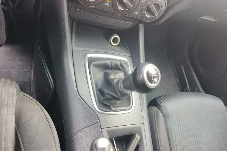 Used Mazda 3 Axela 2014 Sedan 1.5L Manual Comfort Model Gear Lever
