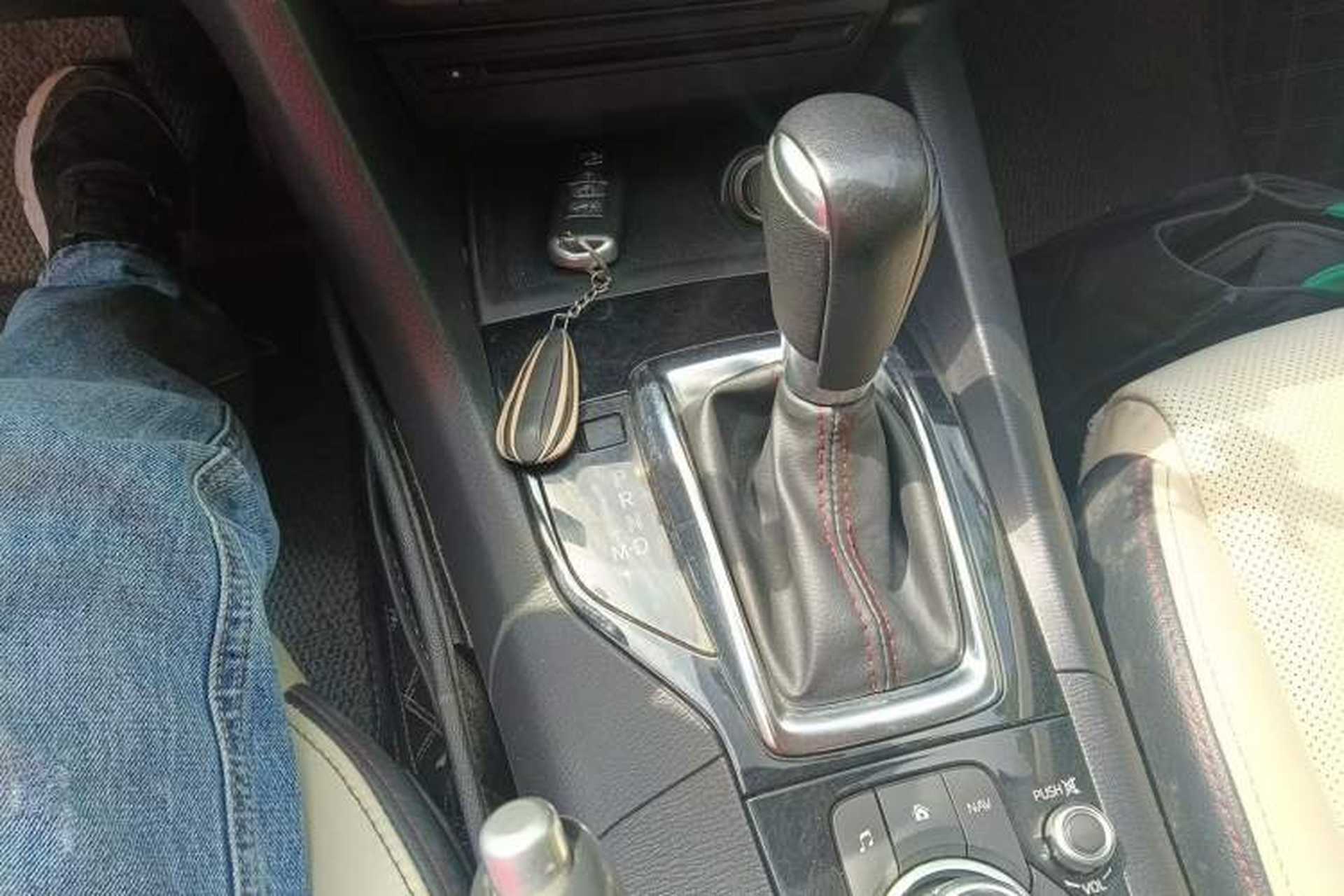 Used Mazda 3 Axela 2014 Sedan 2.0L Automatic Flagship Model Gear Lever