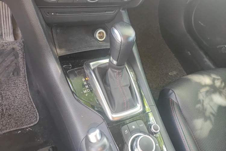 Used Mazda 3 Axela 2014 Hatchback 2.0L Automatic Flagship Model Gear Lever